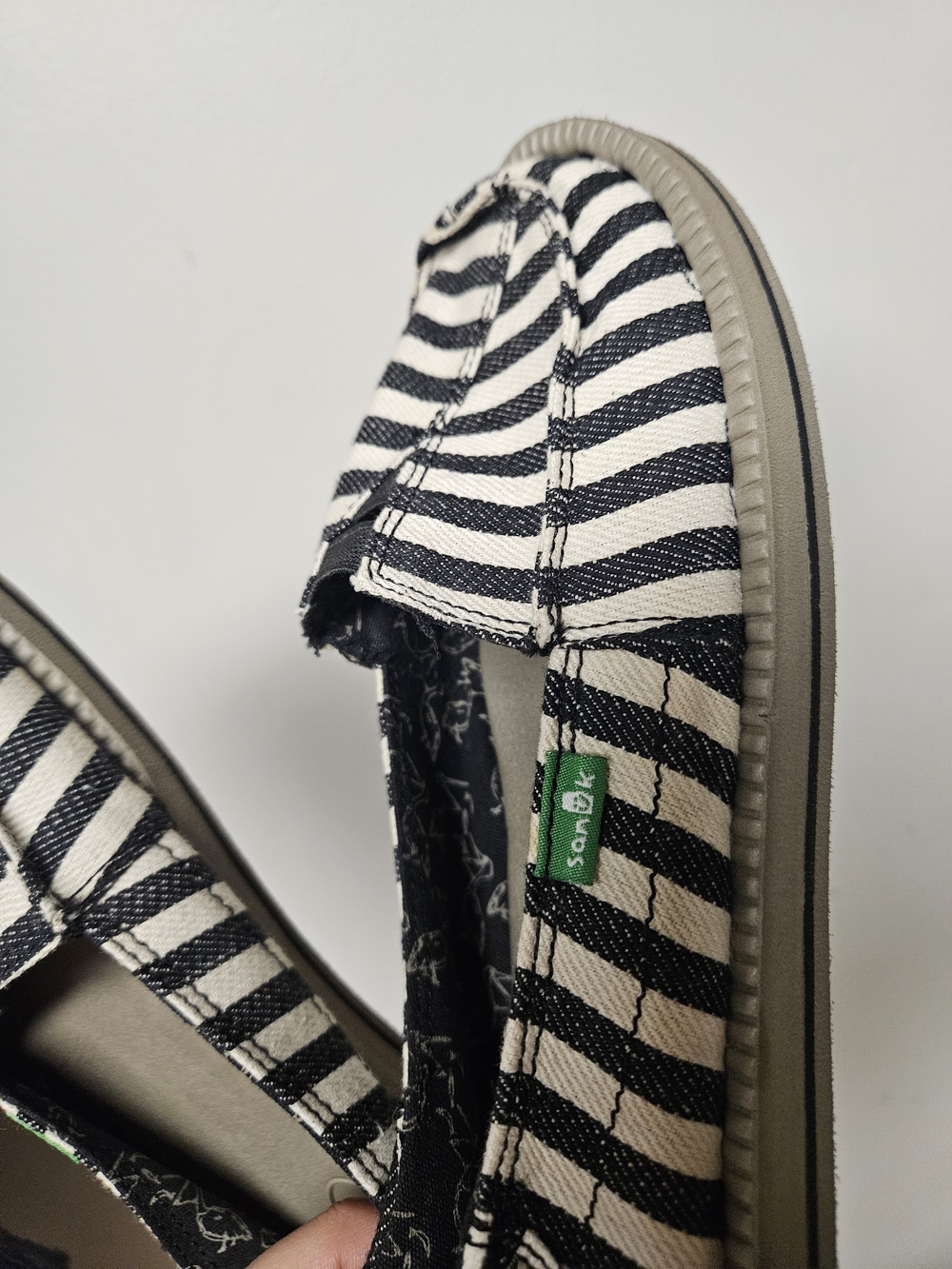 NWOT Sanuk Women’s Striped Slip-On Flats in Black & White - Picture 2 of 4